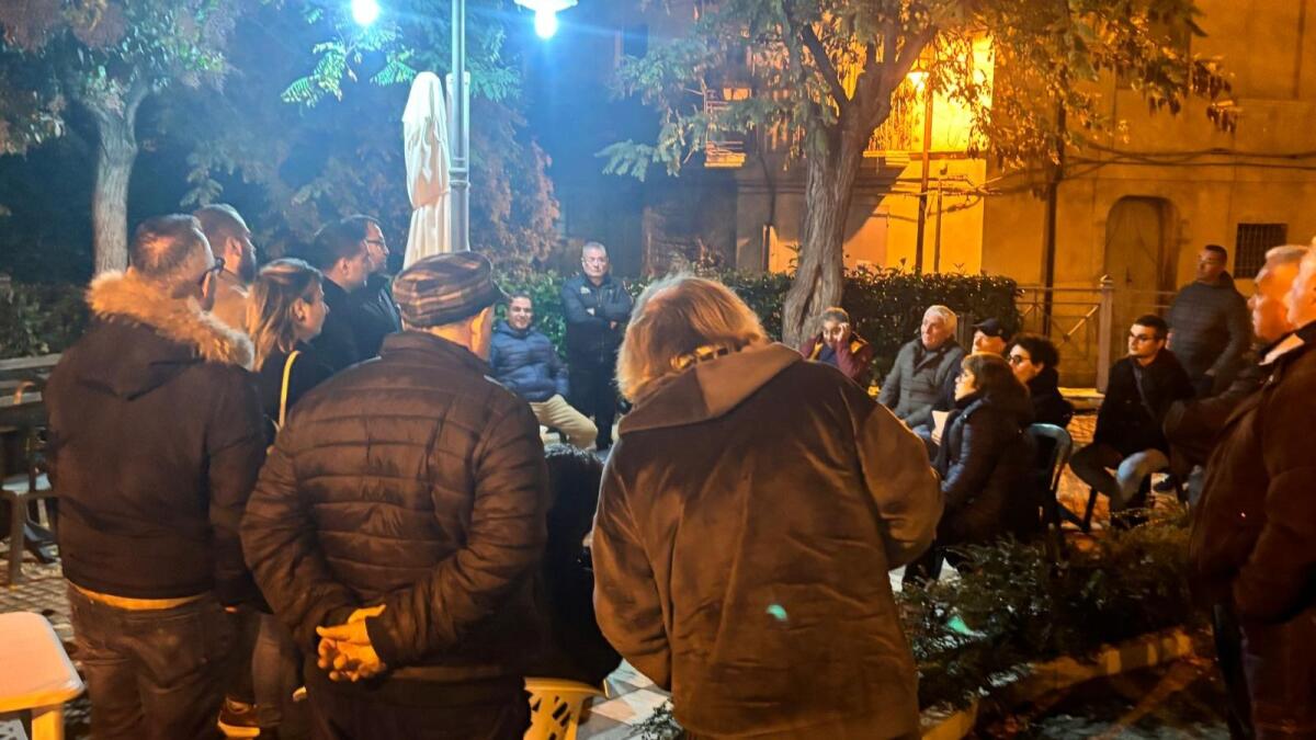 Petilia - Il sindaco e l'amministrazione incontrano gli abitanti del quartiere Castello-Rupa - 
