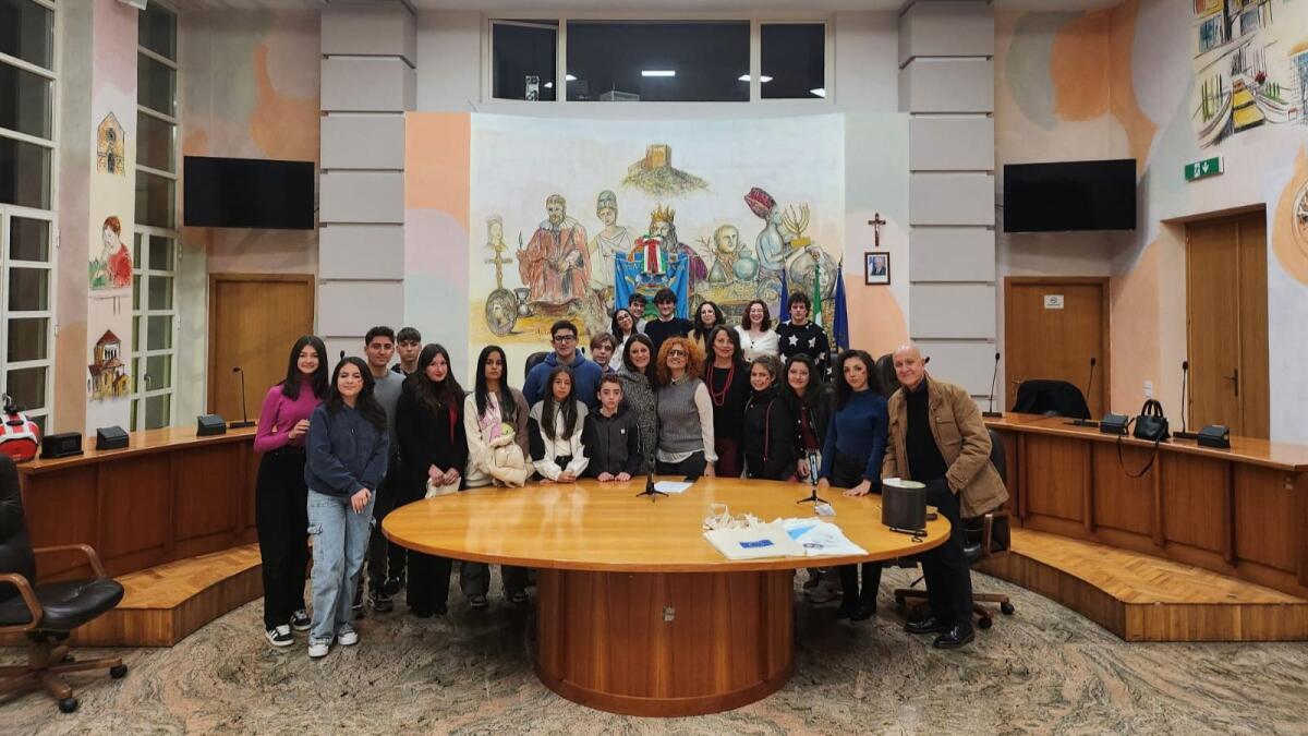 Cosenza - Prima seduta del Consiglio Comunale dei Giovani: eletti il Presidente e le Vicepresidenti - 