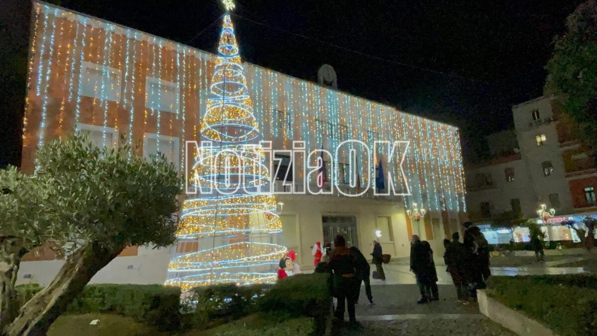 Crotone - Si avvicina il Natale, al lavoro per allietare le feste dei crotonesi - 