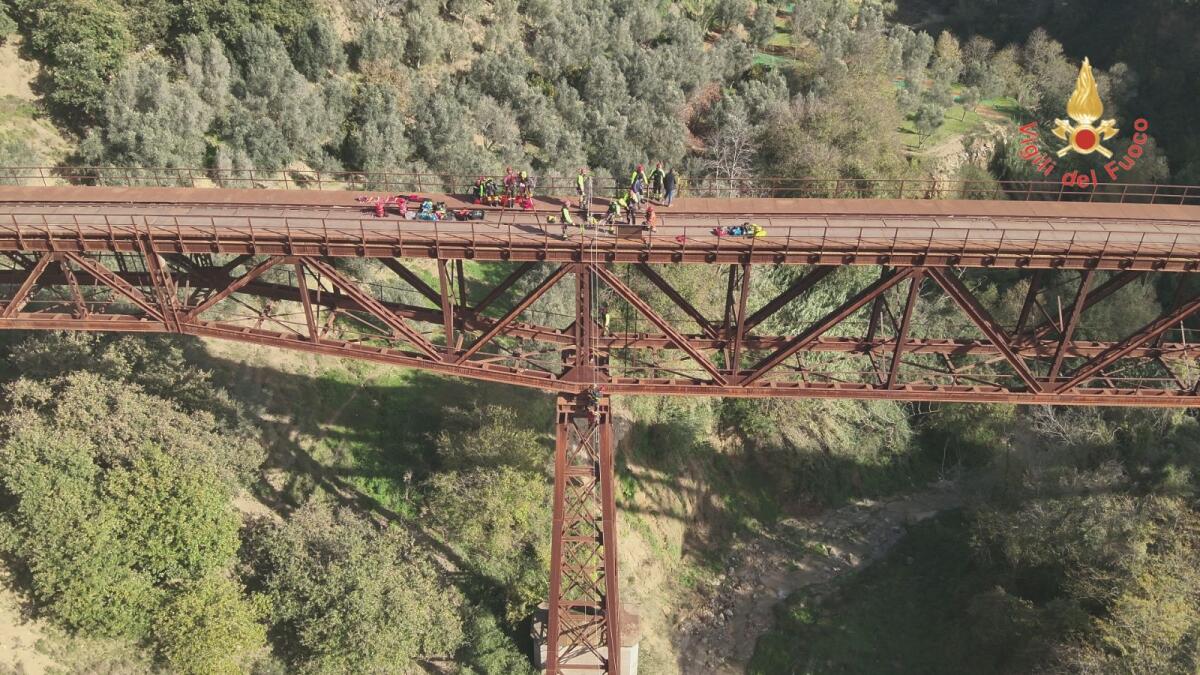 Calabria - Esercitazione regionale dei Vigili del Fuoco per prepararsi ad eveni alluvionali (Foto) - 