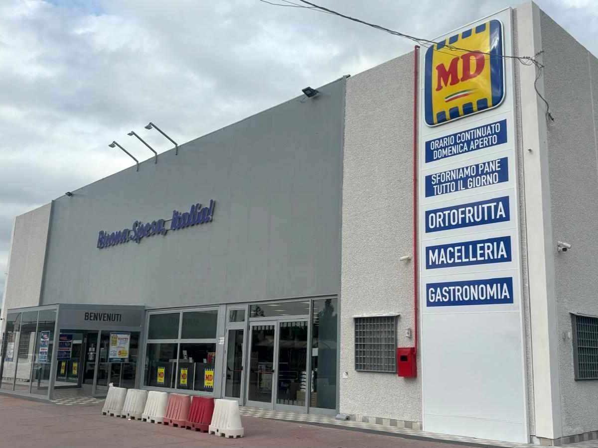 (Foto Gallery) Crotone - L'Md rinnova i suoi locali - 