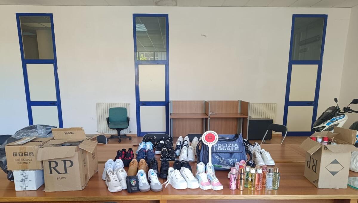 Crotone - Sequestro di merce contraffatta al mercatino del primo giovedì del mese - 