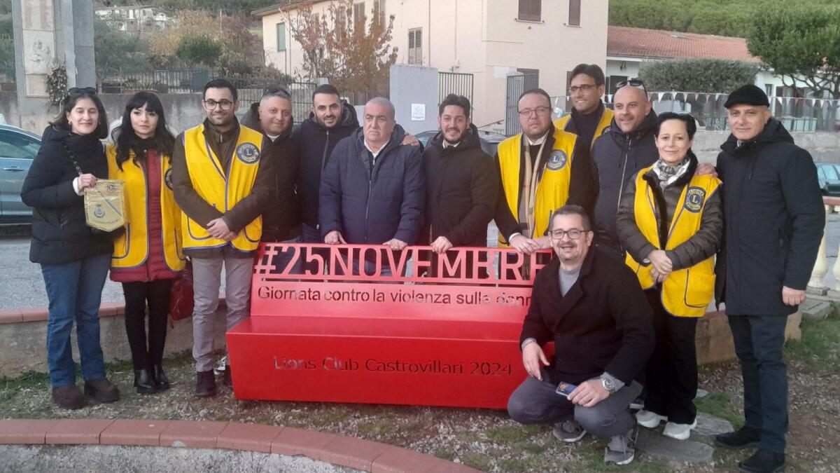 Frascineto - Una panchina rossa per celebrare il 25 novembre -