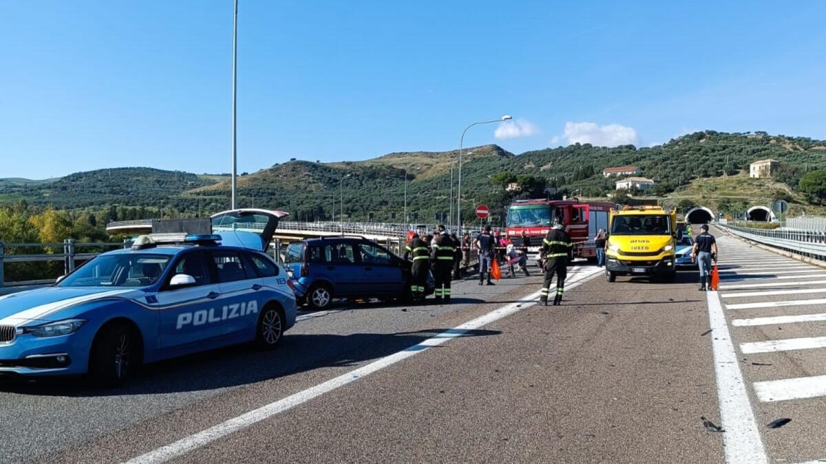 Incidente sulla Ss 106: una vittima e due feriti gravi - 