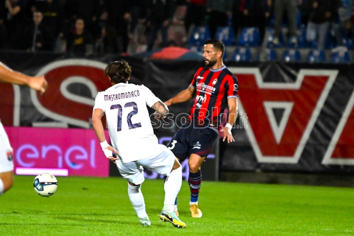 Serie C | Crotone calcio - Giron: «Molto bello vedere la felicità di tutta la squadra al mio gol» - 