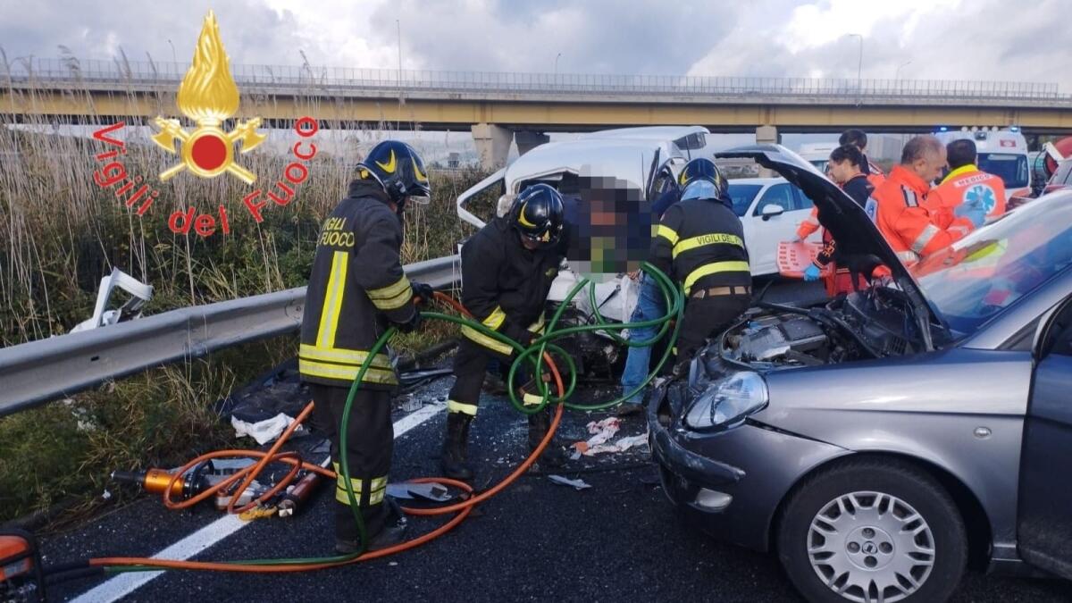 Catanzaro - Incidente stradale alla Cittadella Regionale:  tre feriti, uno grave - 