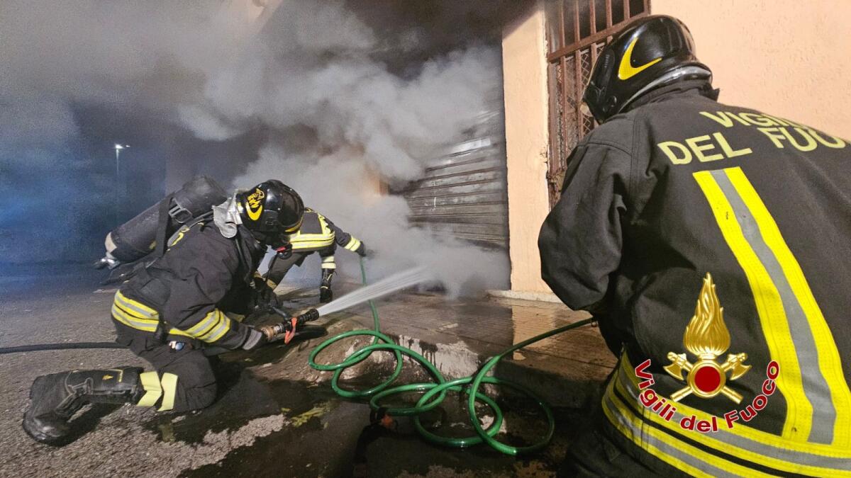 Crotone - Incendio a Vescovatello (foto) - 