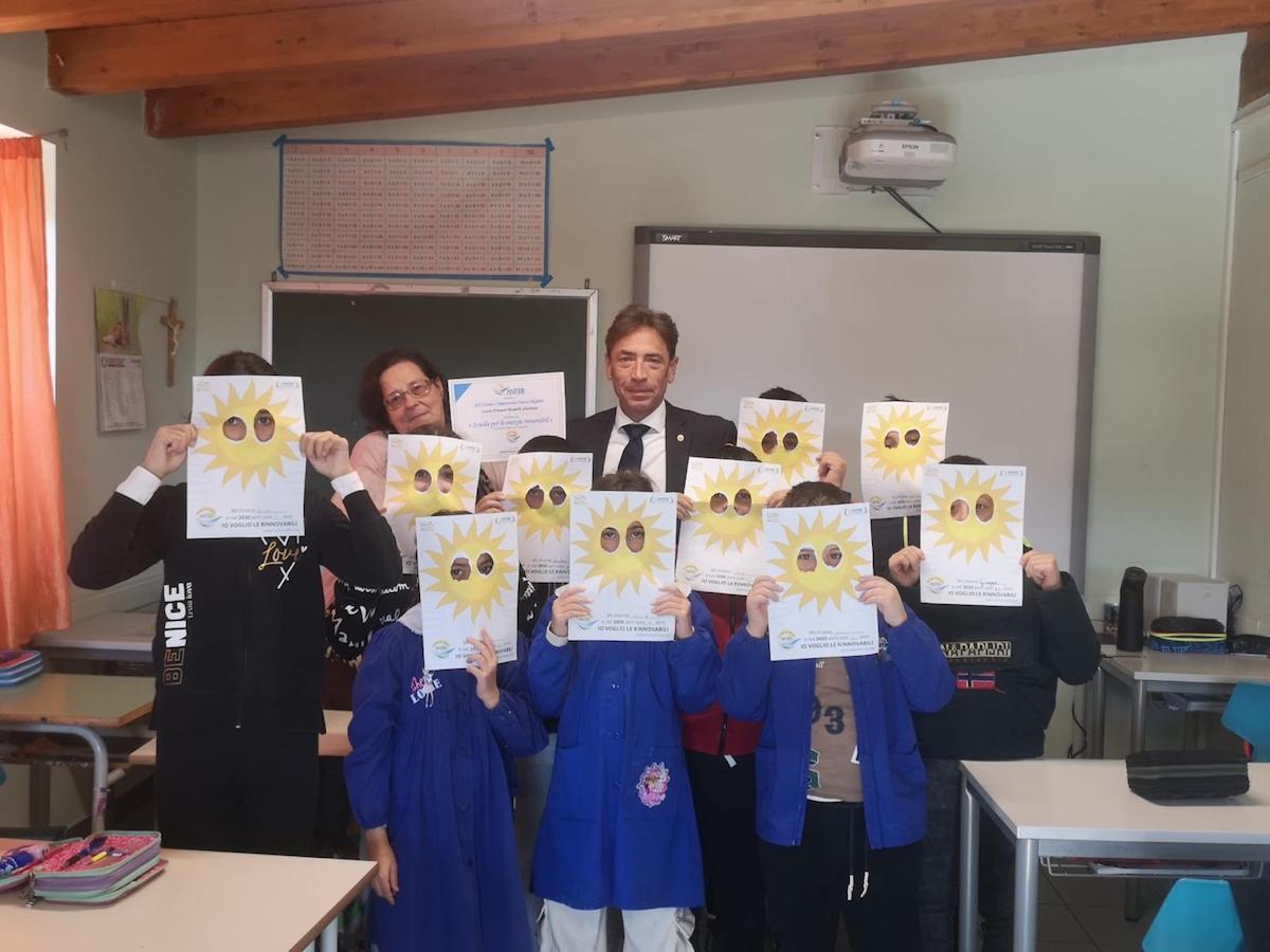 Petilia Policastro - Piccoli alunni a lezione di energie rinnovabili - 