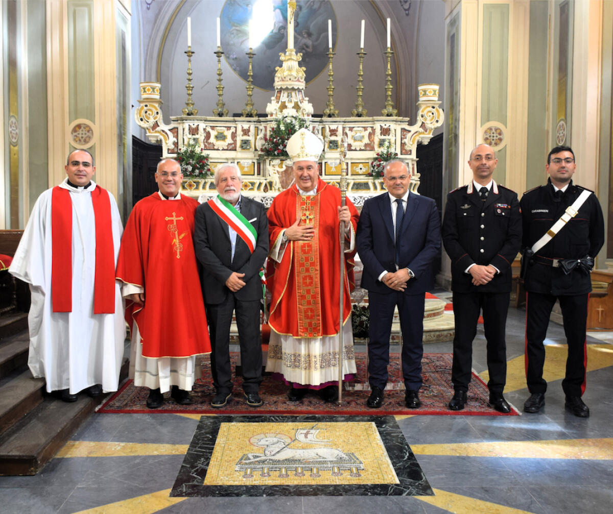 Santa Severina - Il Sindaco consegna le Chiavi della città alla Patrona. La creazione realizzata da Affidato - 