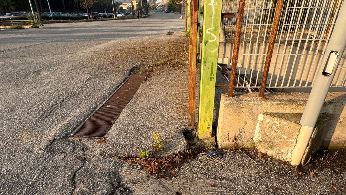 Crotone - Il parcheggio del PalaMilone da risorsa a problema il passo è breve (Foto Gallery) - 