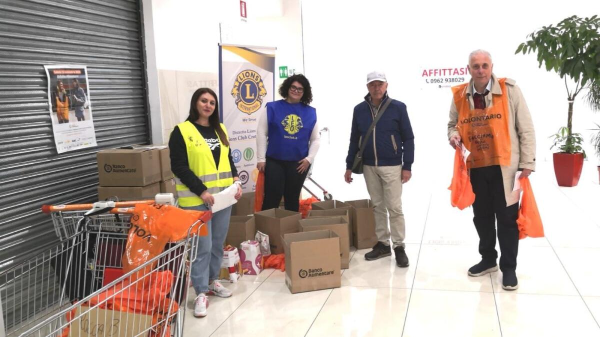Crotone - Colletta alimentare, per il Lions Club "un impegno concreto per alleviare le sofferenze degli altri" - 
