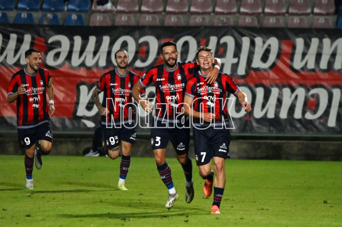 #FoggiaCrotone 1-1 | Bel Crotone allo Zaccheria, è mancato soltanto il gol vittoria - 
