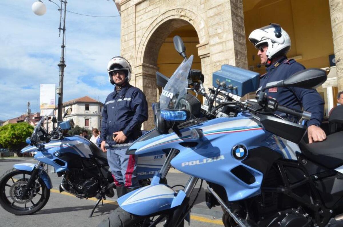 Crotone - Rapina una donna anziana nel centro città, 36enne arrestato dalle volanti - 