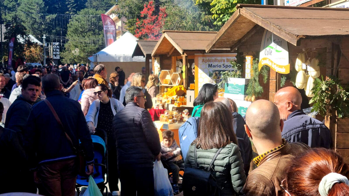 Camigliatello Silano, oltre 100mila visitatori per Autunno in Sila. Monaco: ‘Turisti provenienti da tutto il Sud Italia’ -