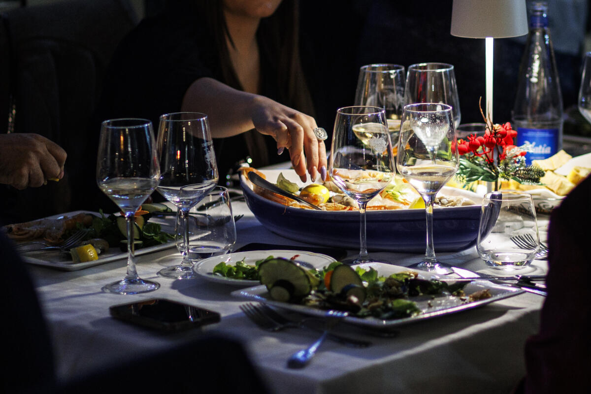 (Foto) Crotone - Al Ristorante da Ercole emozioni culinarie tra bollicine, musica e cabaret - 