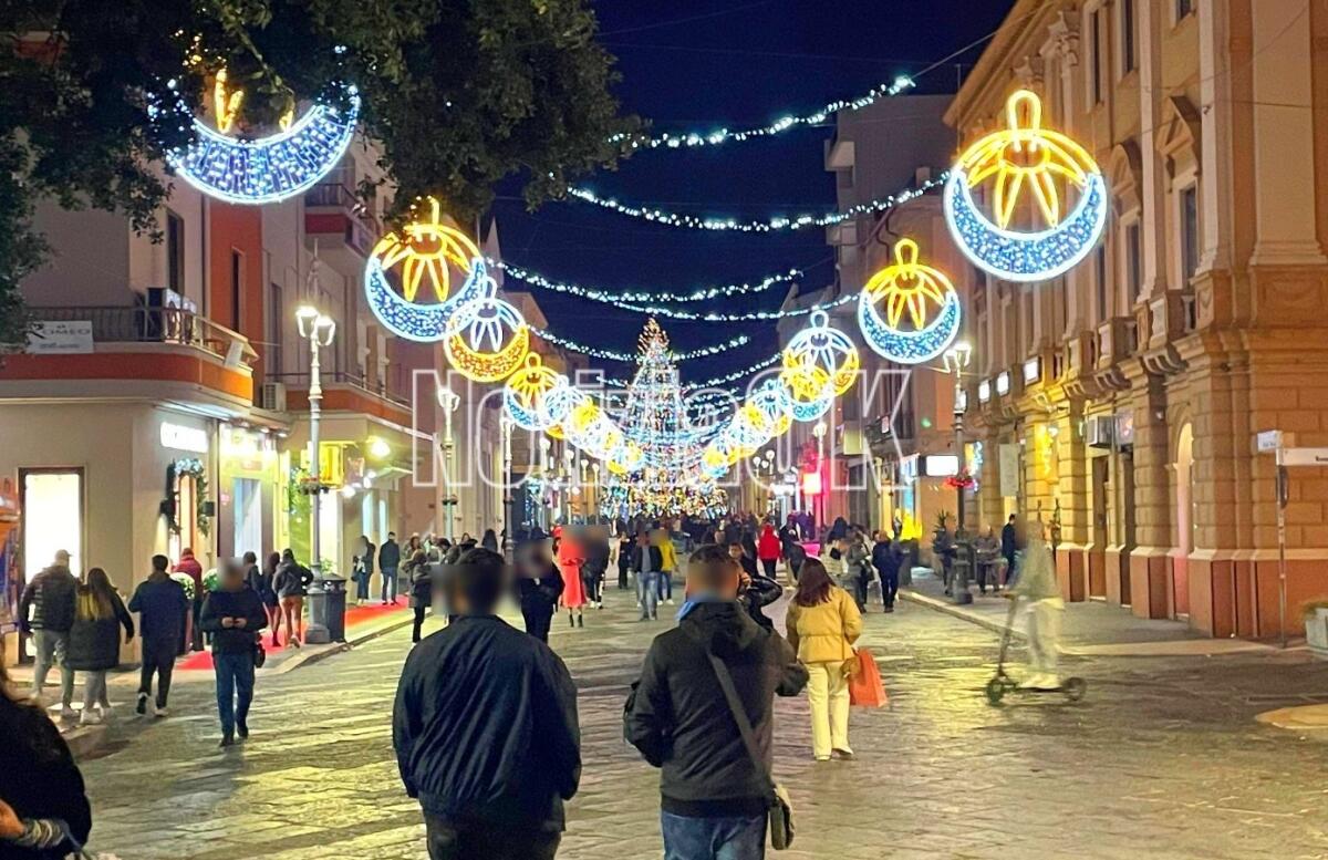 Crotone - Prima dell'Immacolata l'accensione dell'albero di Natale e poi al via gli eventi - 