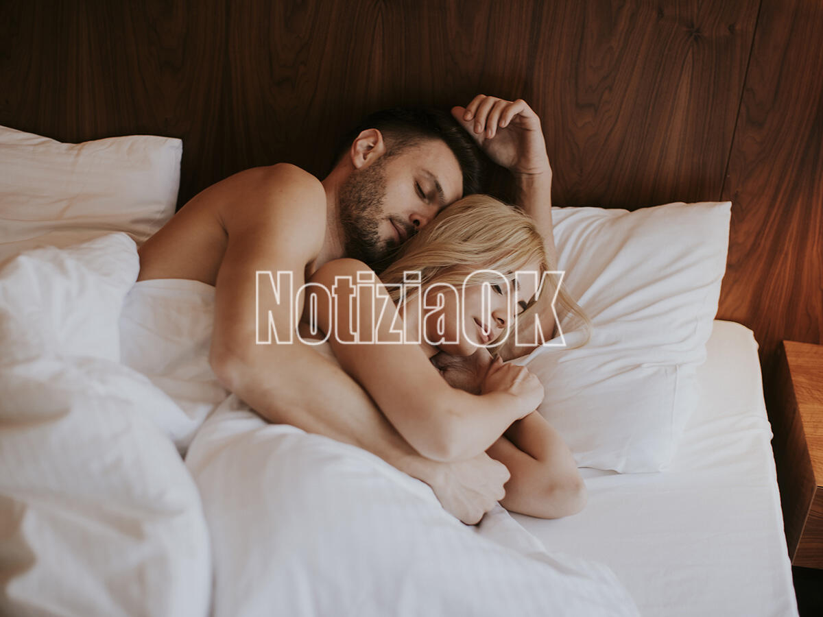 Cistite post coitale: quali posizioni sessuali la favoriscono? - Loving couple on the bed in the bedroom