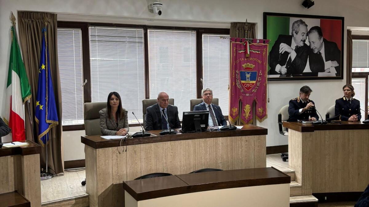 Crotone - Protocollo tra Questura e Comune per la prevenzione di atti persecutori e violenza domestica - 