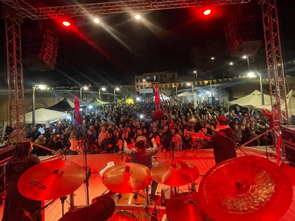 (Foto gallery) Cotronei - Successo per la Sagra della Castagna tra musica, gusto e teatro - 