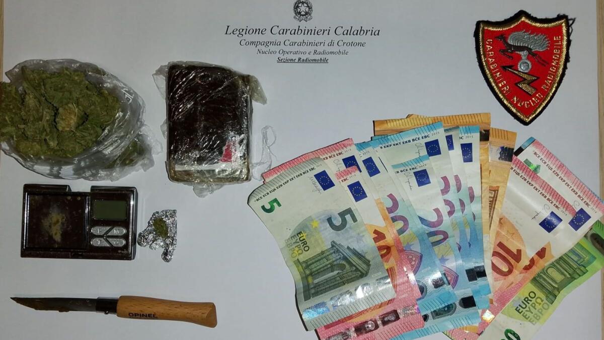 Crotone - Arrestato ventenne crotonese, con la findanzata, per spaccio -
