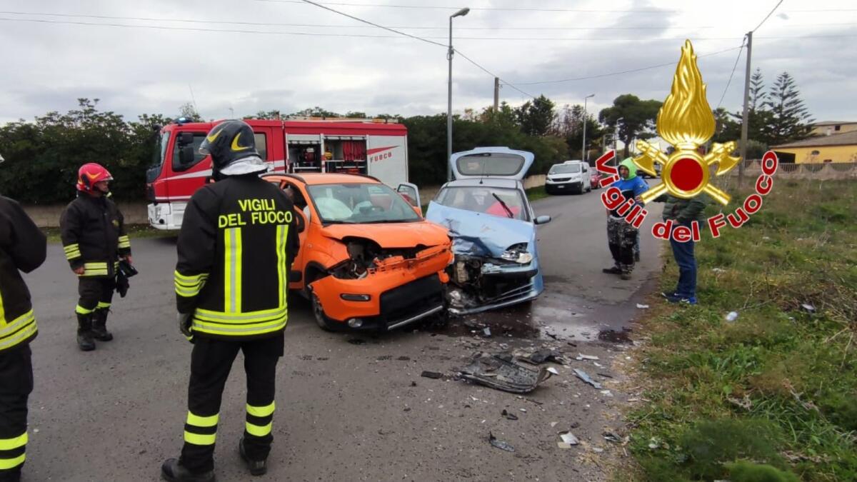 Crotone - Incidente stradale, tre feriti tra i quali una bambina - 