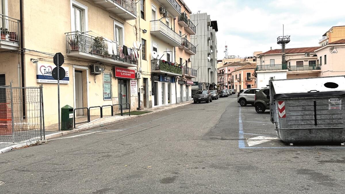 Crotone - Il mistero di via Pantusa: il senso smarrito di una strada (Foto Gallery) - 