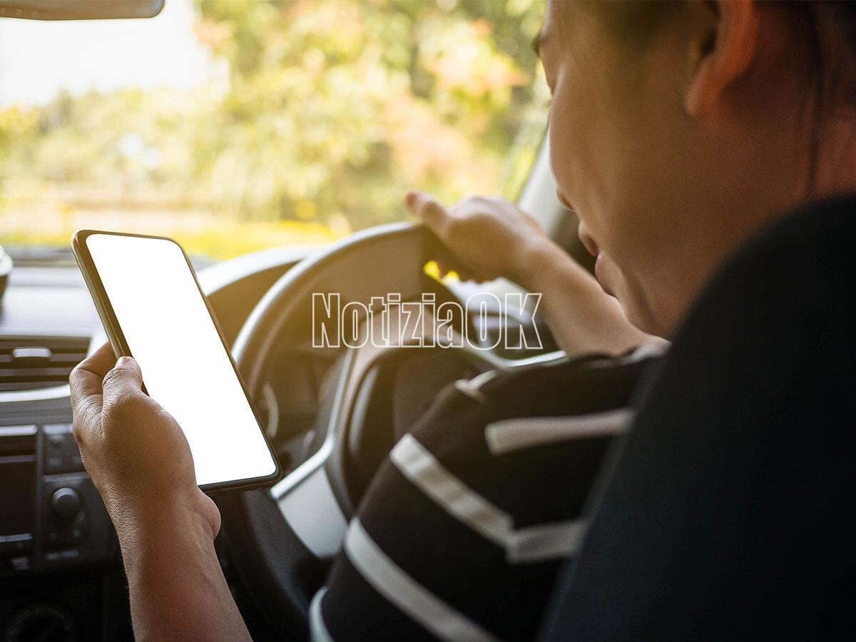 Nuovo codice della strada - Tolleranza zero per chi utilizzare un cellulare alla guida - 