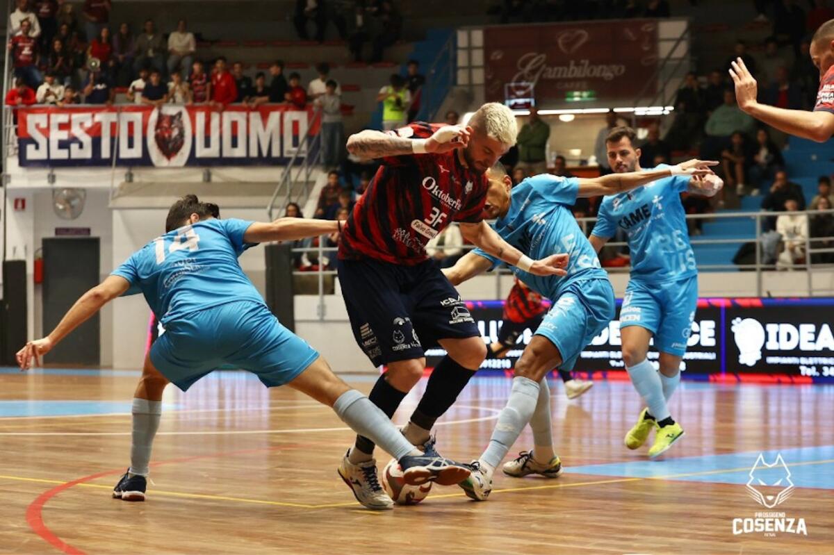 Calcio a 5 - Pari spettacolare tra Pirossigeno Cosenza e Came Treviso - 
