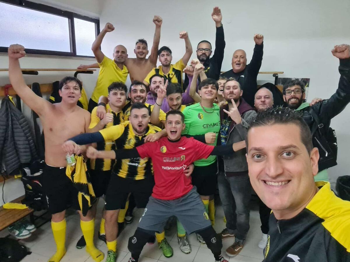 Calcio a 5 - La Futsal Kroton a un passo dalle semifinali di Coppa Italia. Tutti al The zone - 