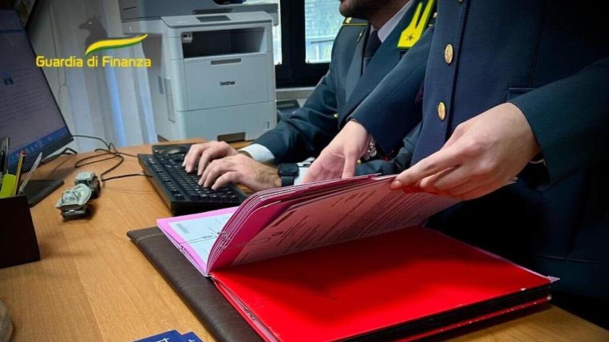 Crotone - Scoperta evasione fiscale di oltre  450 mila euro - 
