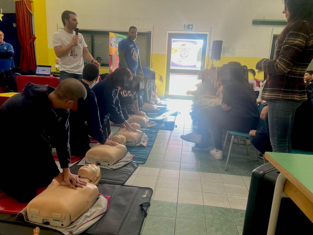 Crotone - Corso della Simeup all'I.C. Cutuli: «La scuola è un luogo dove si educa anche alla vita» - 