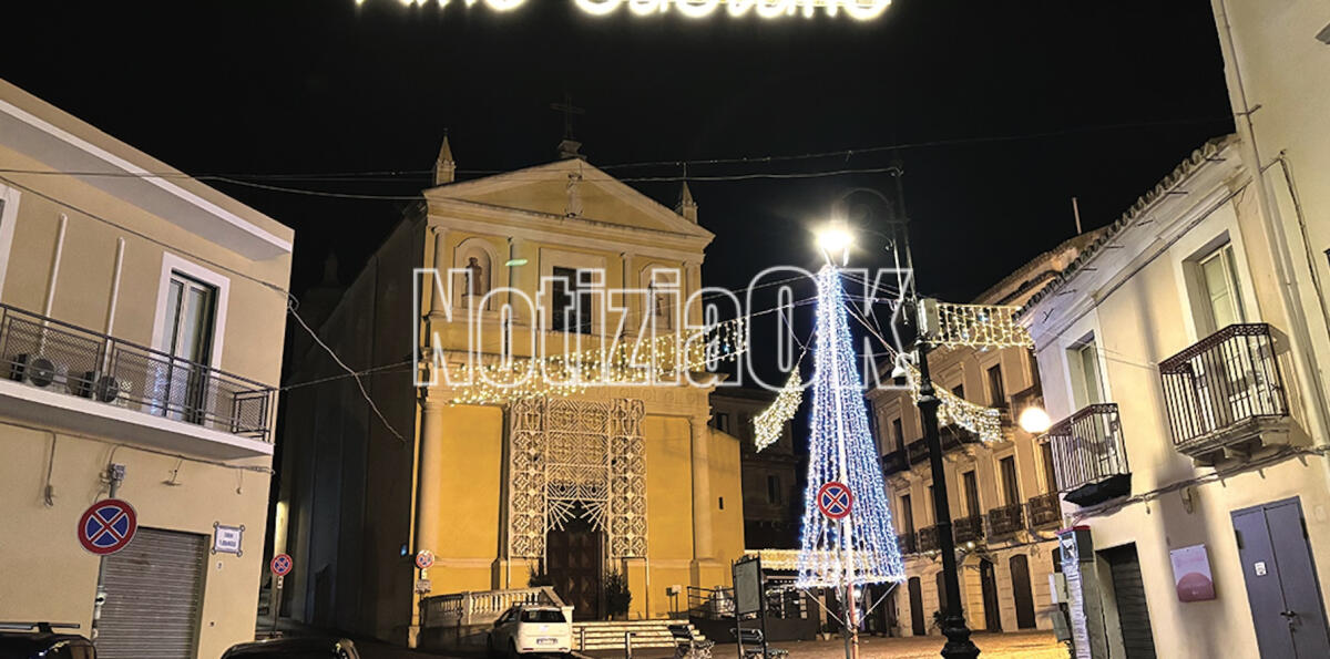 Crotone - Alla chiesa dell'Immacolata "Mandolini sotto l'albero" - 