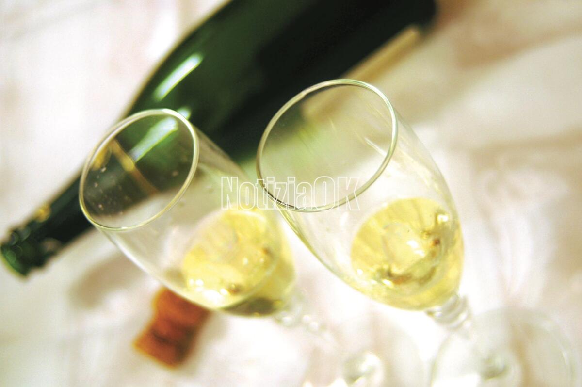 Lifestyle - Decorazioni alternative con le coppe per lo spumante - 