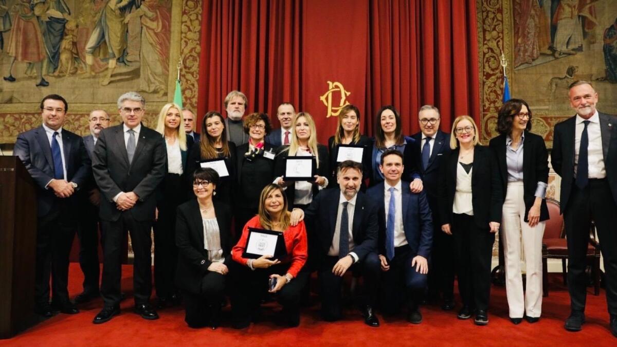 Il Cancer Policy Award a Simona Loizzo per il suo impegno nella lotta contro il cancro e nella sanità - 