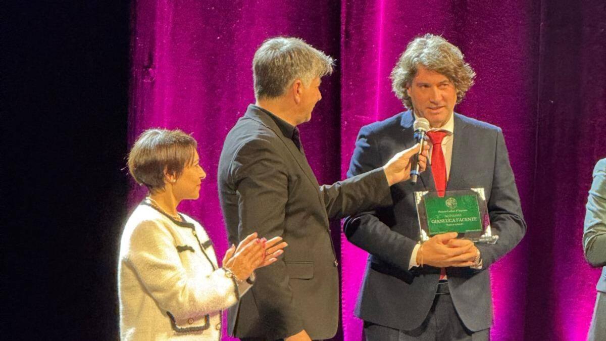 Gianluca Facente, nemo propheta in patria, celebrato a Catanzaro durante il "Carlino d'argento" - 