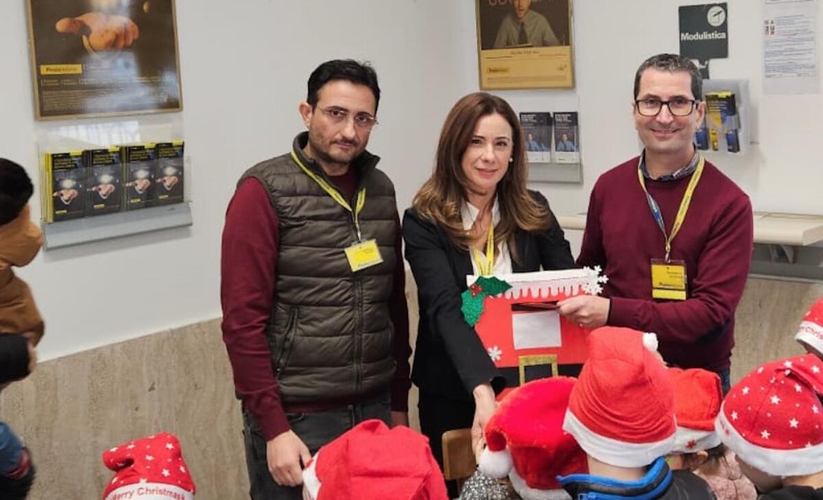 A Terranova di Sibari i bimbi scrivono a Babbo Natale direttamente dalla Posta - 