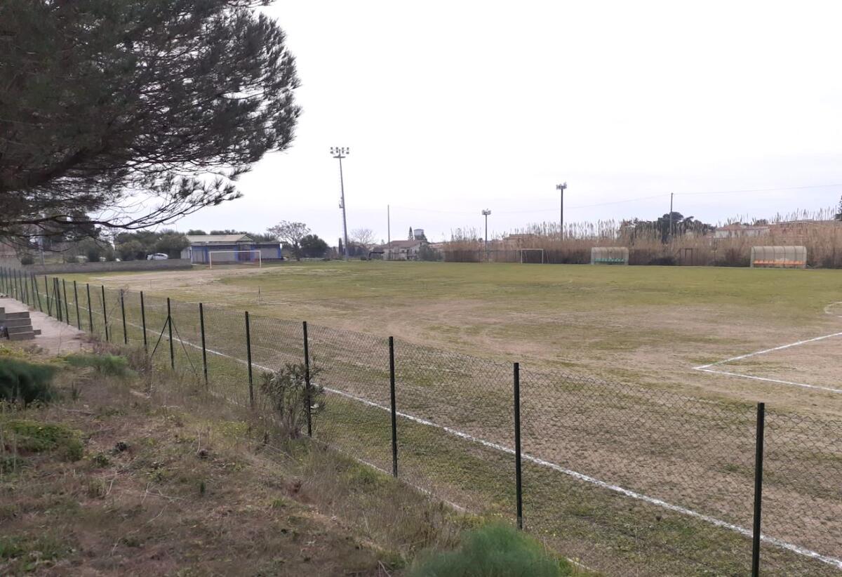 Isola C. R. - Iniziati i lavori di rinnovamento del campo sportivo di Le Castella - 