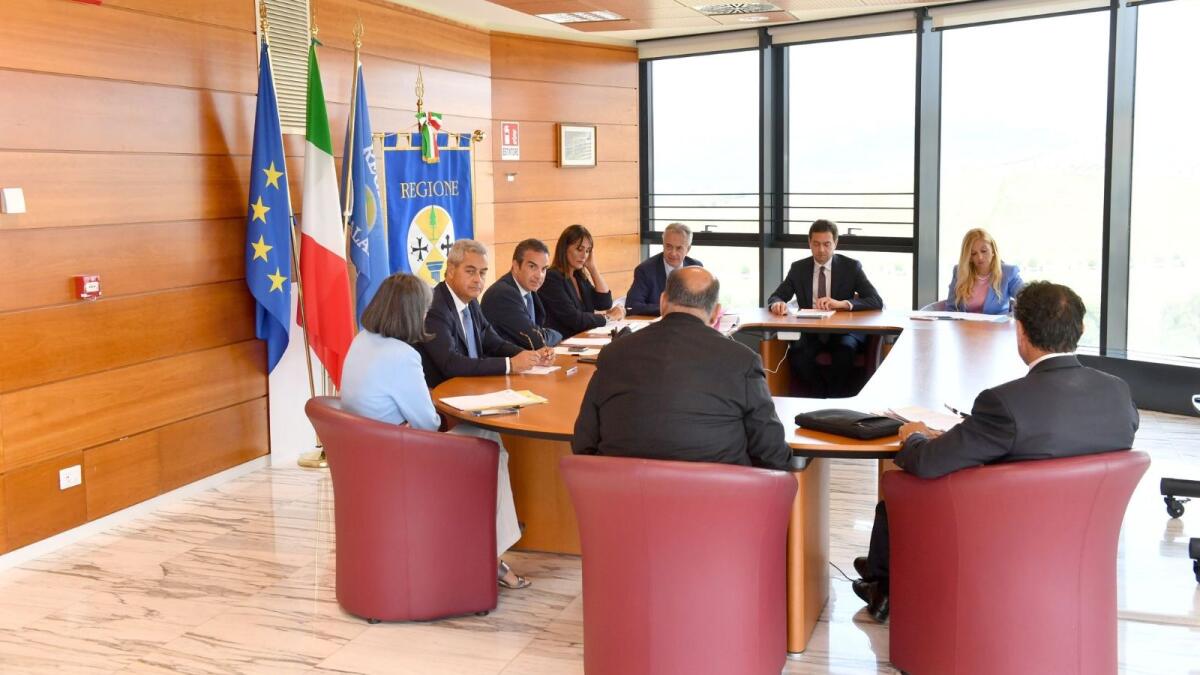 Calabria - Decise le dati dei saldi e implementato il Fondo di Garazia per le imprese - La prima riunione