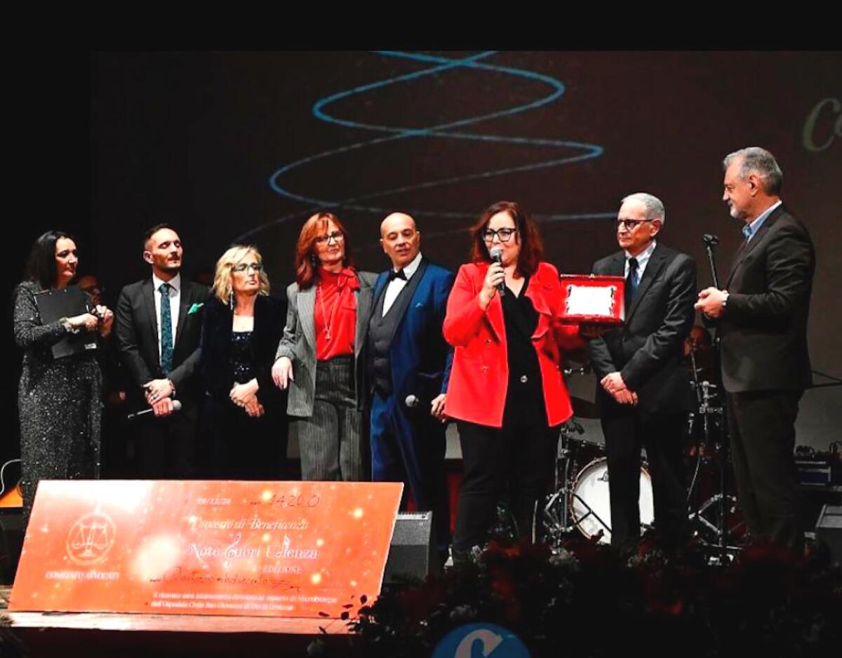 Crotone - Standing ovation per il concerto degli Avvocati “Note Fuori Udienza” - 