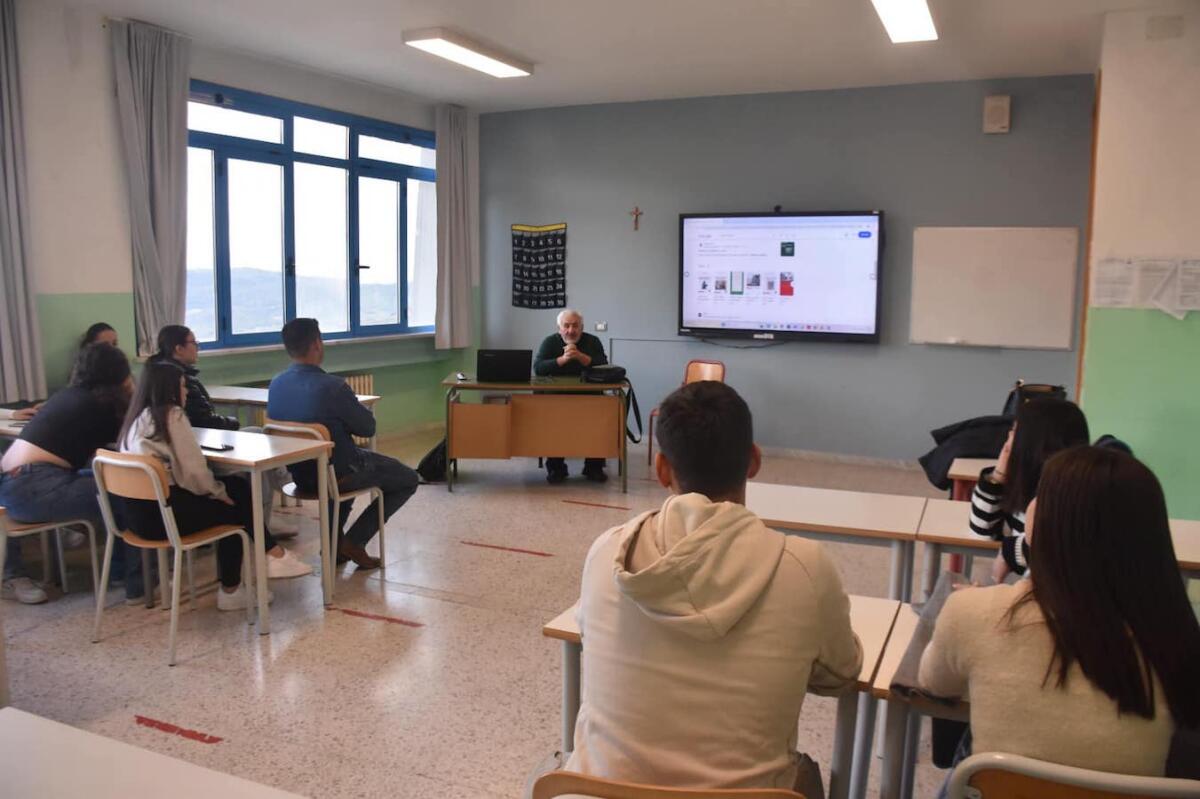 (Foto) "Ci vediamo in biblioteca": Un progetto di crescita culturale a Santa Severina - 