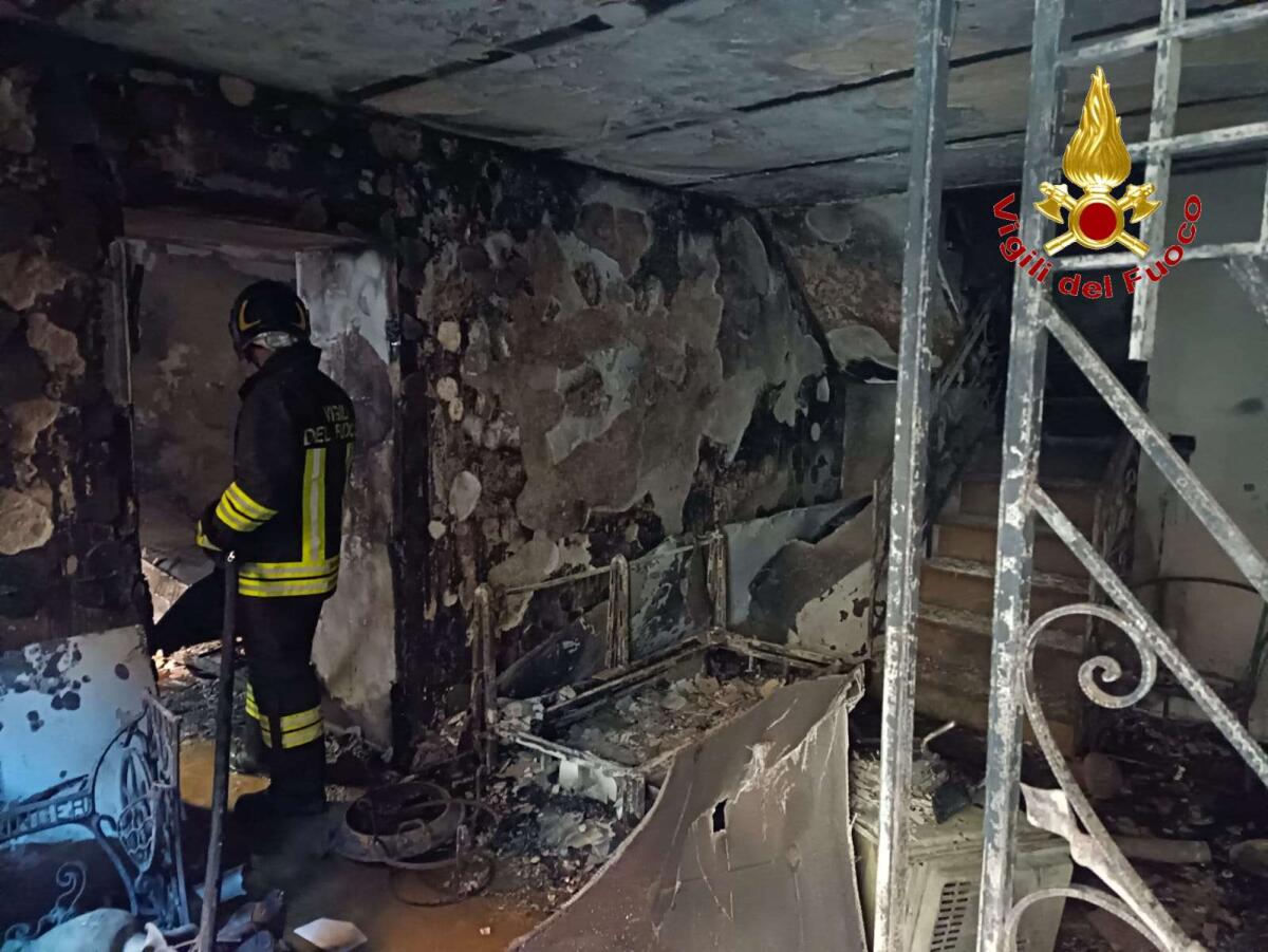 Calabria - Incendio in un appartamento: due ustionati - 