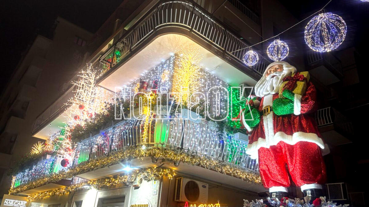 (Video) Natale a Crotone - Via Roma si illumina di magia - 