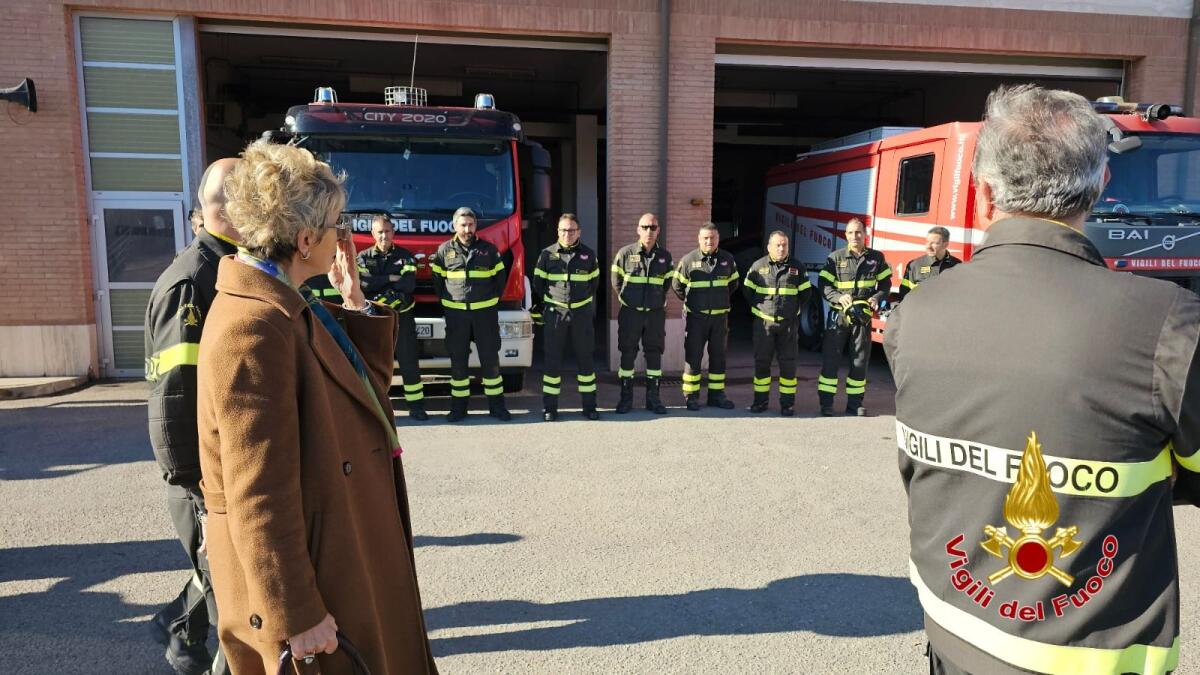 Crotone - Il Prefetto Ferraro in visita alla caserma dei Vigili del Fuoco - 
