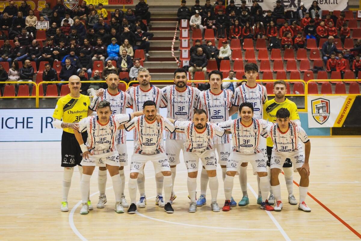 Calcio a 5 - La Pirossigeno Cosenza esce battuta dal posticipo dell'ottava giornata di Serie A  - 