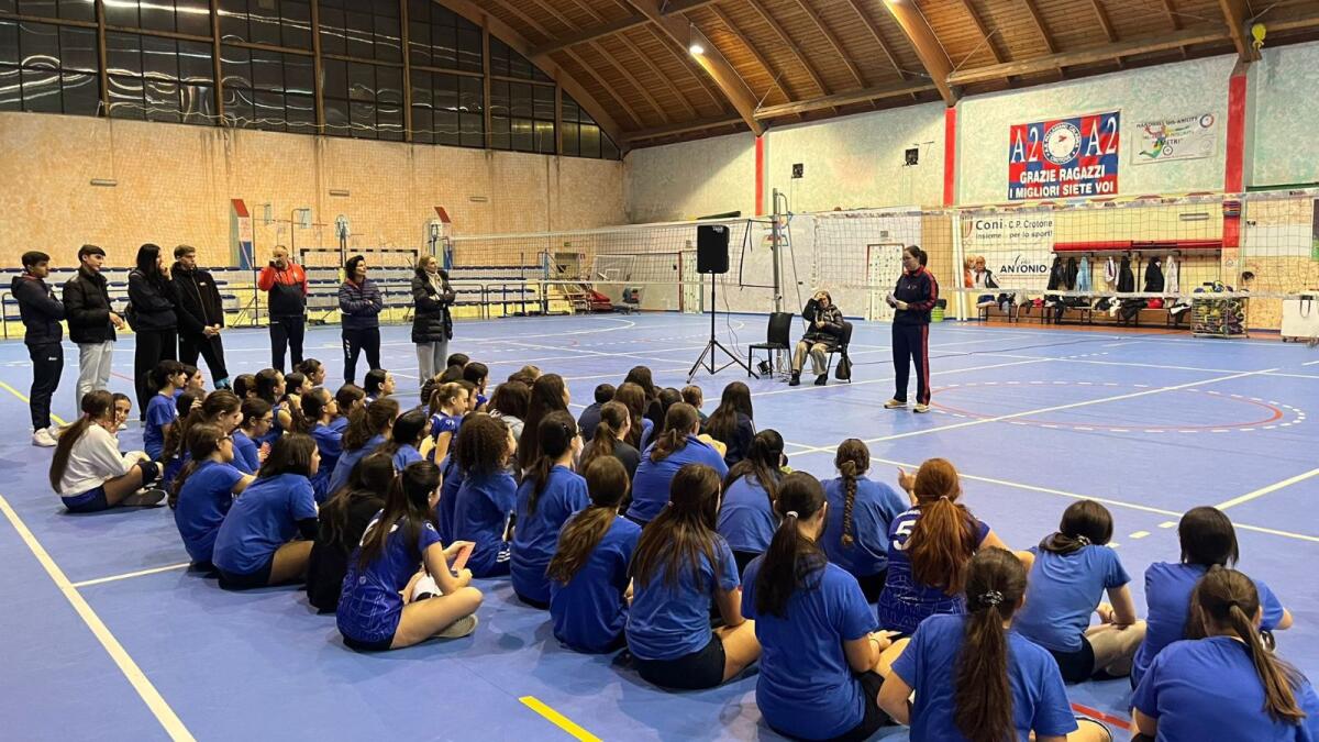 Crotone - I Carabinieri incontrano le Sirene per "fare muro" contro la violenza di genere - 