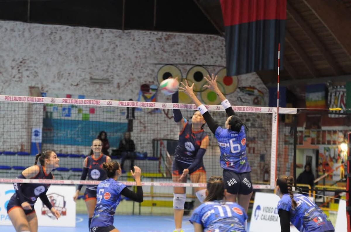Sconfitta per la Pallavolo Crotone chiamata a rialzarsi già dalla prossima sfida - 