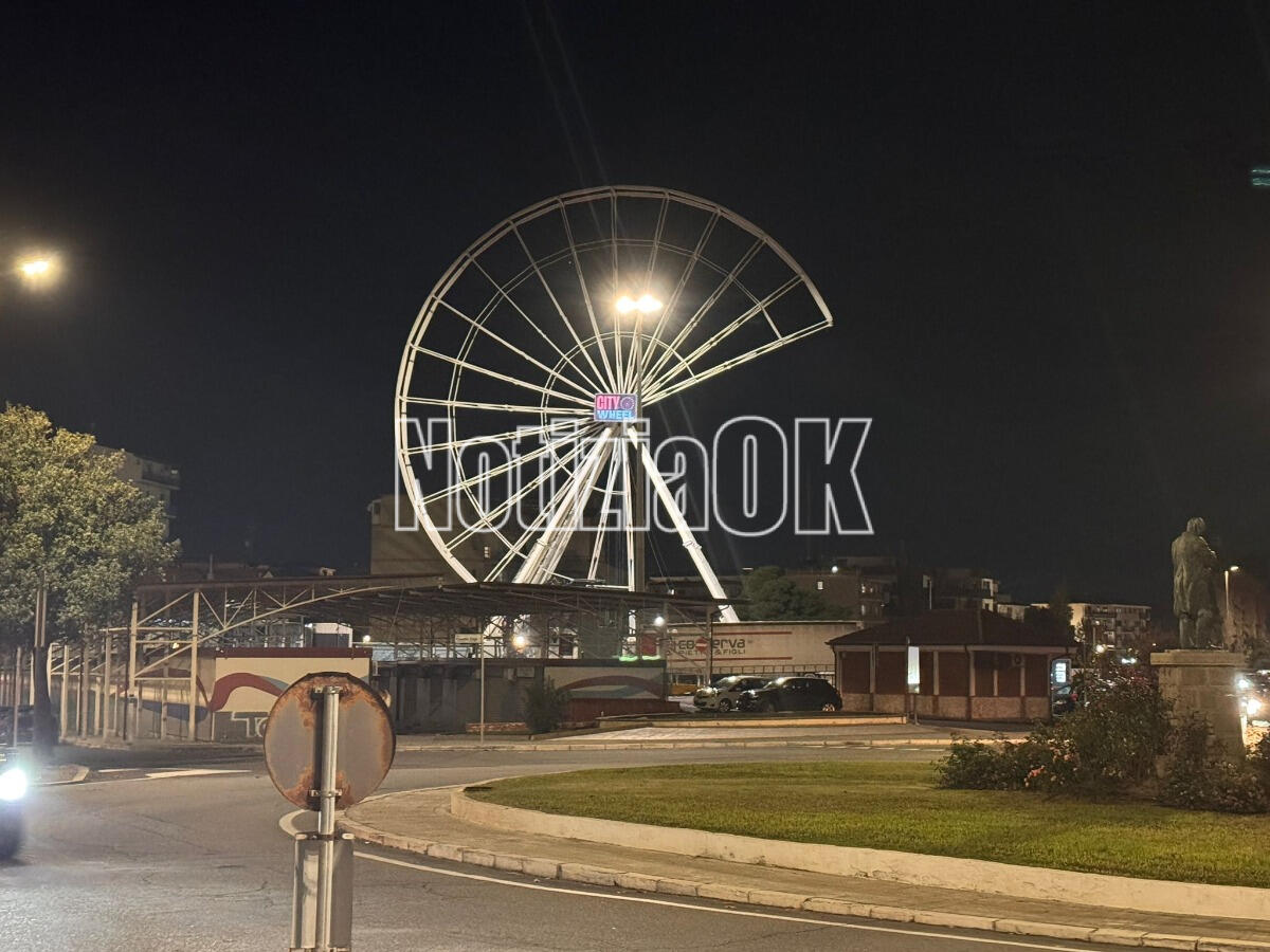 Crotone - Prende forma la ruota panoramica a piazzale Nettuno - 