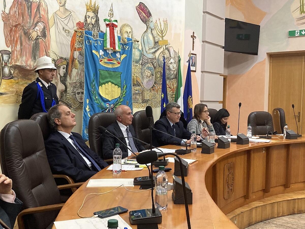 Cosenza - Il Consiglio comunale decide su Sistema idrico integrato e variazione di bilancio - 
