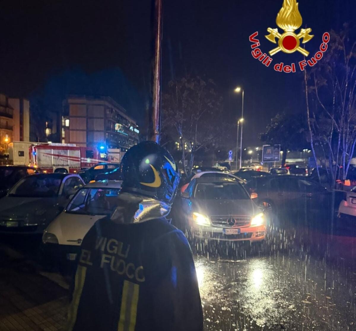 Maltempo -  Pioggia e vento a Crotone, tanti gli interventi dei Vigili del Fuoco - 