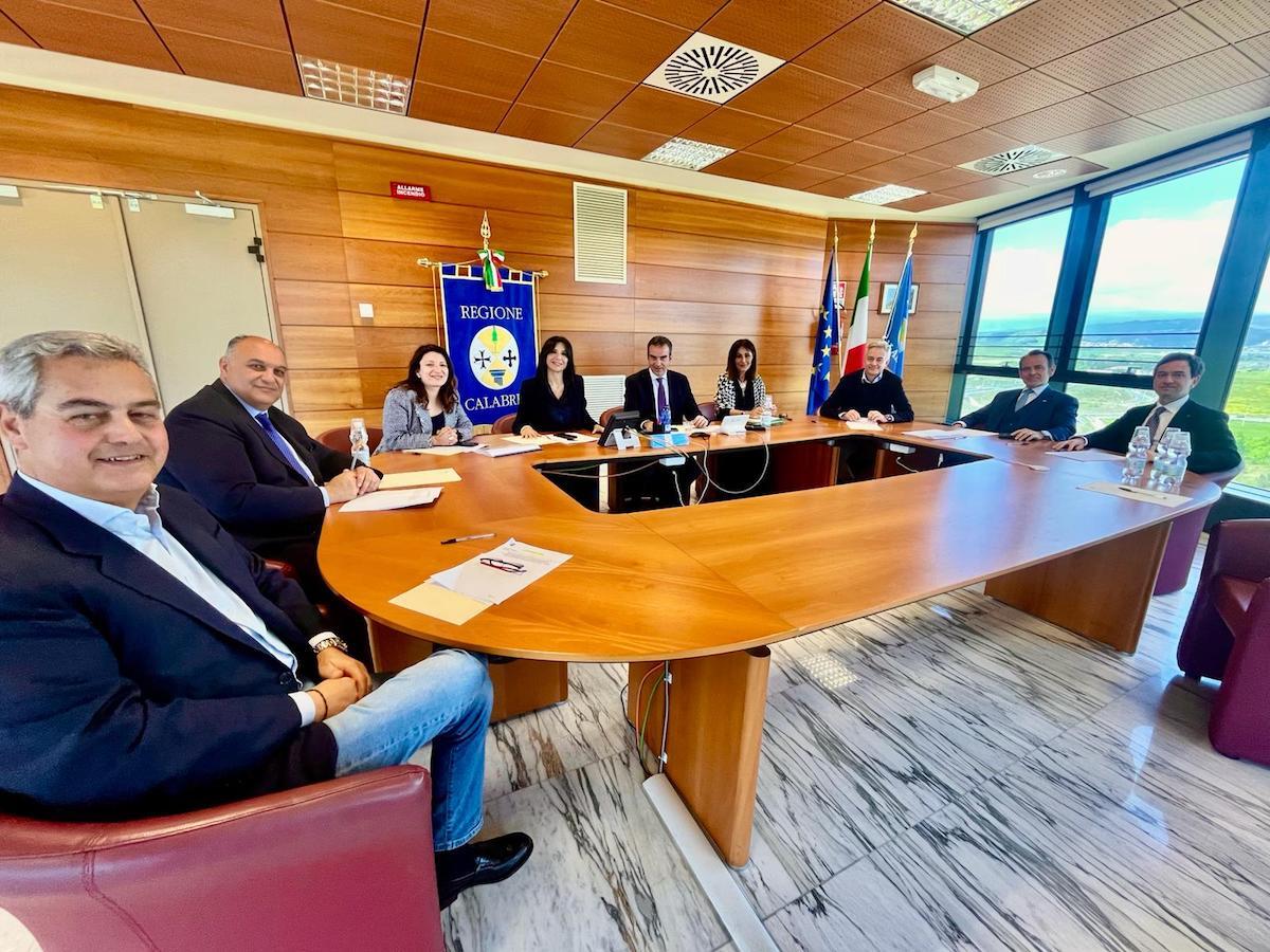 Calabria - La Giunta regionale da l'ok alle date per i saldi e al  Fondo di garanzia per le imprese - 